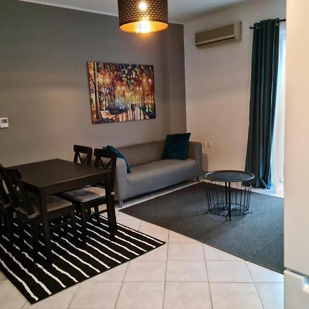 Comfy Urban Apartment Янина Екстериор снимка