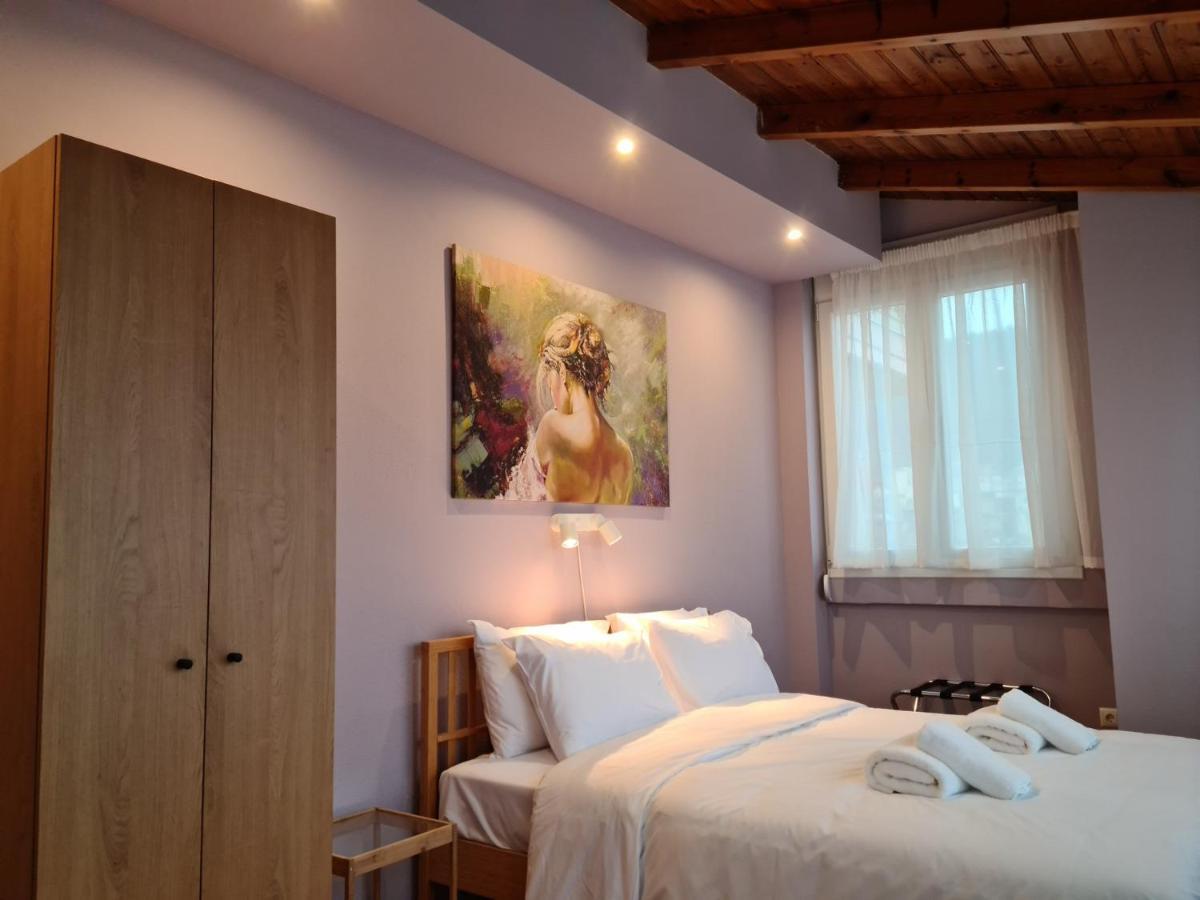 Comfy Urban Apartment Янина Екстериор снимка