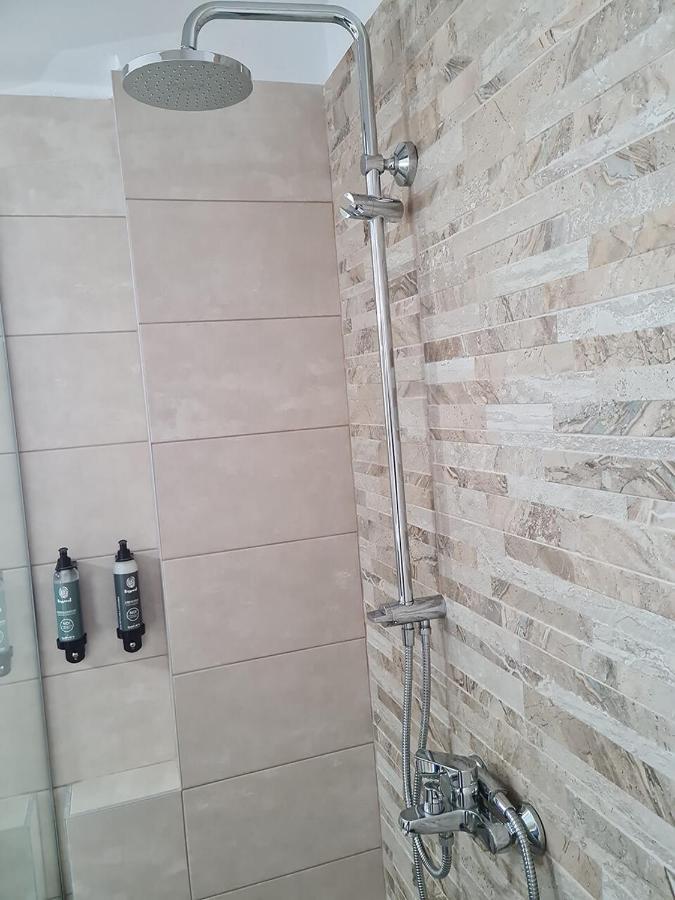 Comfy Urban Apartment Янина Екстериор снимка